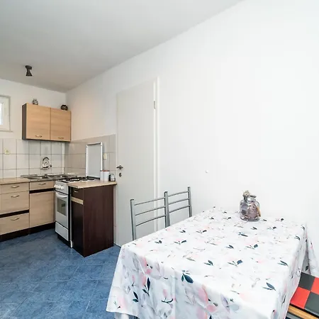 & Alan - Double With Shared Bathroom 1 Apartmán *