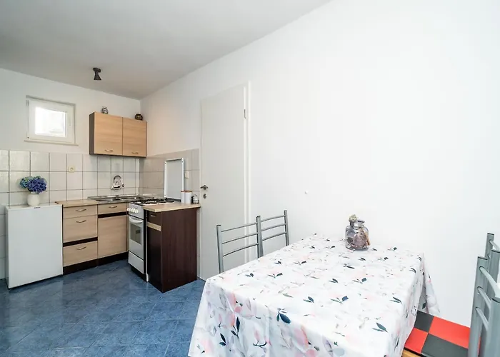 & Alan - Double With Shared Bathroom 1 Apartmán *