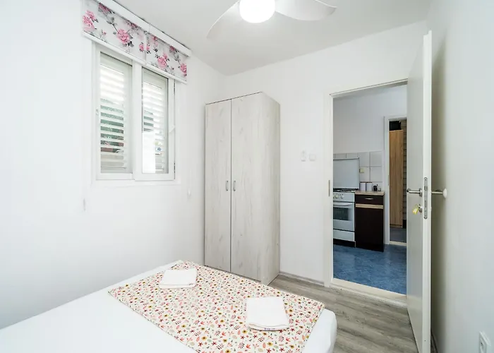 & Alan - Double With Shared Bathroom 1 Apartmán *