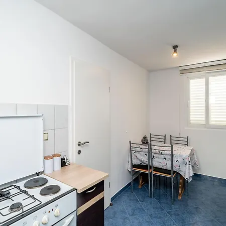 & Alan - Double With Shared Bathroom 1 Appartement