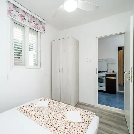 & Alan - Double With Shared Bathroom 1 Apartman *