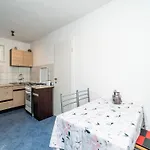 & Alan - Double With Shared Bathroom 1 Apartman *