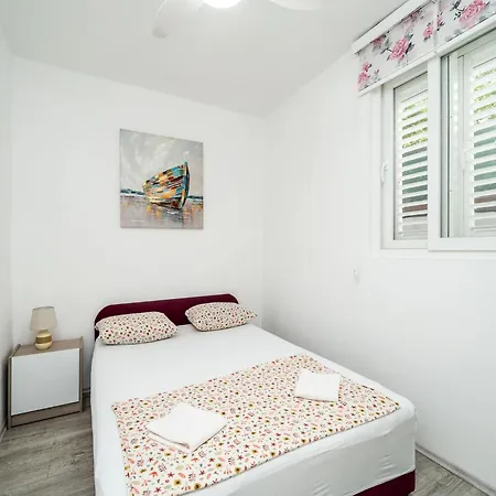 Apartman & Alan - Double With Shared Bathroom 1 *